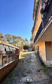 POSTO AUTO COPERTO CON AMPIA CANTINA