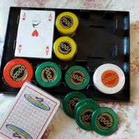 scatola carte  da  gioco e fishe 