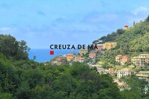 Villa di 250 m² con più di 5 locali e posto auto a