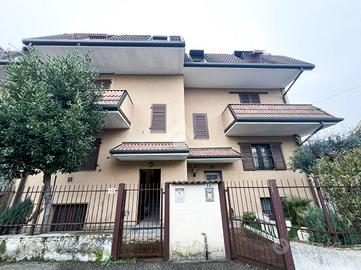 VILLA A SCHIERA A LISSONE