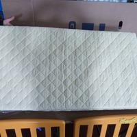 lLetino in legno con ruote