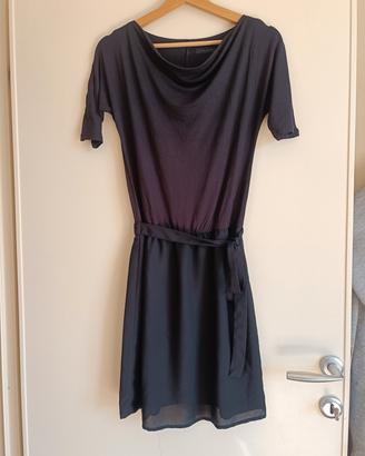 Vestito nero con cintura