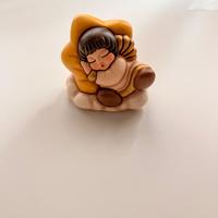 Statuina in ceramica Thun, Angelo su stella