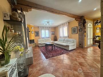 Bifamiliare in centro paese