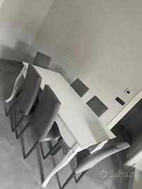 Tavolo allungabile bianco con sedie