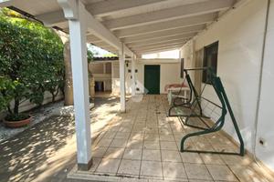 VILLA A SCHIERA A CAROVIGNO