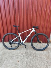 Mountain bike Race 900
