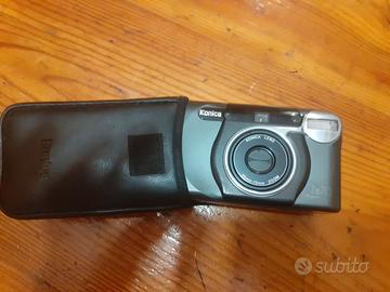 Macchina fotografica konica