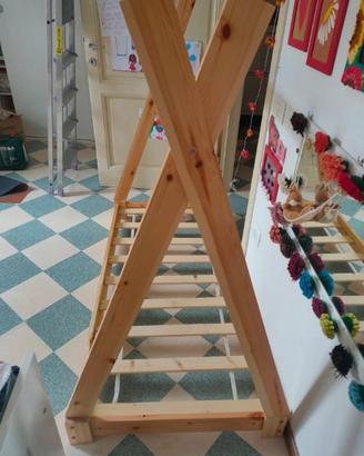 Letto montessoriano  per bambini in legno di pino