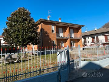 4 appartamenti indipendenti in villa con giardino