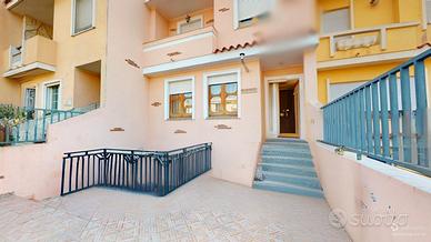 Villa a schiera 3 livelli con 2 cortili