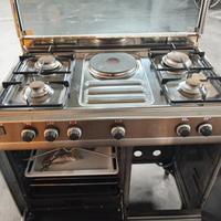 cucina a gas in Acciaio per GPL con girarrosto 