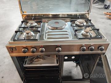 cucina a gas in Acciaio per GPL con girarrosto 