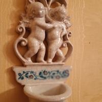 Acquasantiera con putti