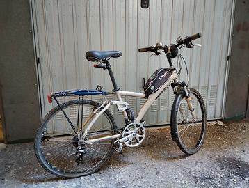 Bici btwin , possibilità di borse da appendere