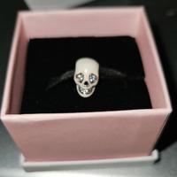 Charm pandora Teschio che si illumina al buio

