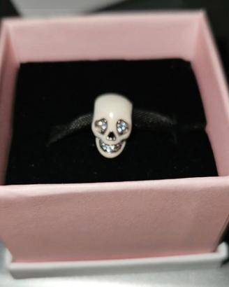 Charm pandora Teschio che si illumina al buio

