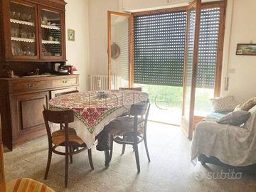 Casa indipendente di 220 m² con 4 locali e box aut