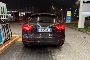 Maserati Levante 275