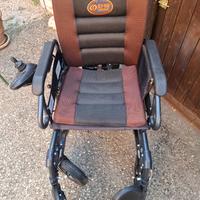 Carrozina elettrica per disabili e anziani