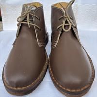 Stivaletti desert boots vintage in pelle marrone.