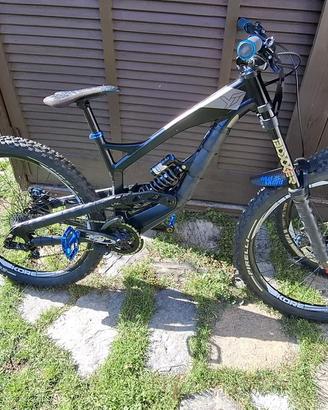 Bici downhill yt