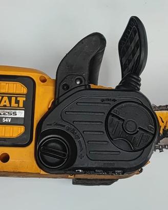 Motosegha Dewalt DCM 575 a batteria