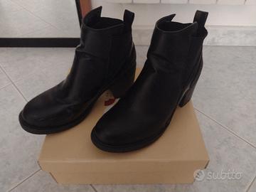 stivali bassi con tacco e strass 