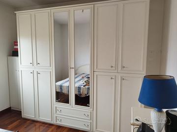 Armadio bianco camera matrimoniale