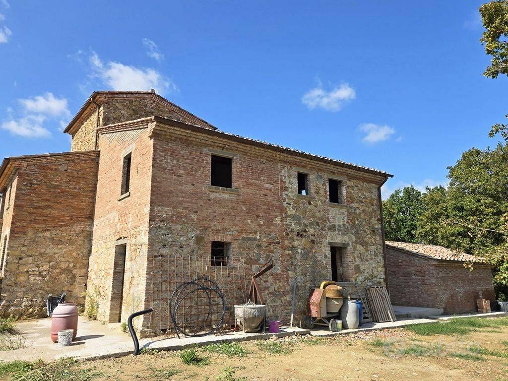 Rustico / Casale di 275 m² con 4 locali e box auto - Vista 3