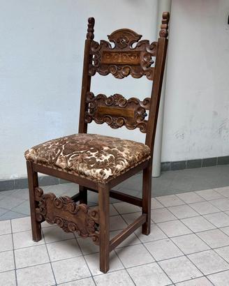 Sedia antica in legno  con seduta imbottita