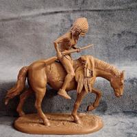 NOVITA TIHONFIGUREN INDIANO A CAVALLO. PLASTICA