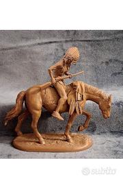 NOVITA TIHONFIGUREN INDIANO A CAVALLO. PLASTICA