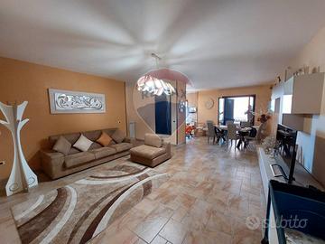 Appartamento ampio e luminoso ad Orta di Atella