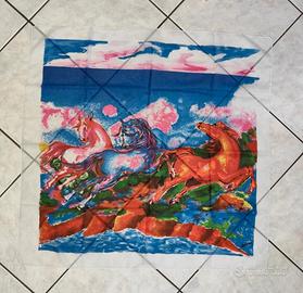 Foulard in seta Con cavalli. Firmato, anni 70.
