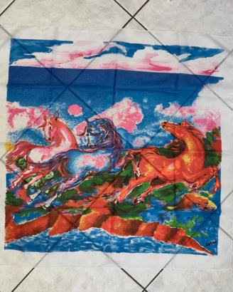Foulard in seta Con cavalli. Firmato, anni 70.
