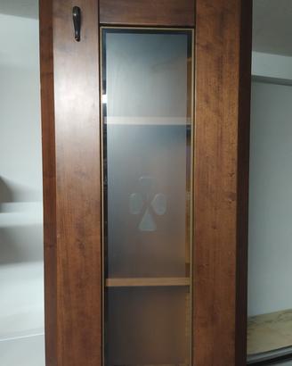 pensile angolare con vetrina e ripiani in legno