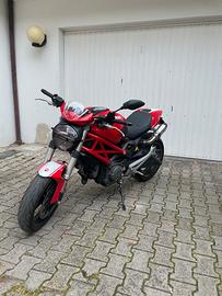 Ducati Monster 696