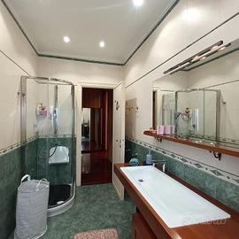 2 vetri doccia con 2 piatti doccia