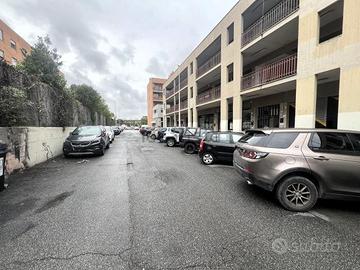 Locale commerciale acilia centro commerciale le co