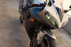 Yamaha r1