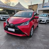 Toyota Aygo 1.0 VVT-i 69 CV 5 porte x-cool per Neo