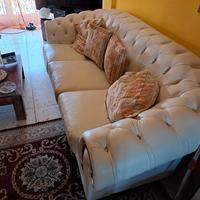 divano bianco di pelle