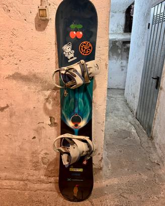 Tavola Snowboard Burton 156 con attacchi Burton