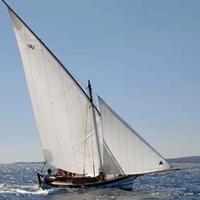 Gozzo a vela latina con motore Farymann 18 CV