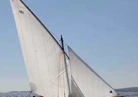 Gozzo a vela latina con motore Farymann 18 CV