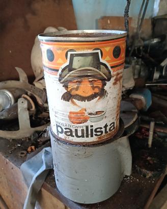 latte e contenitori in metallo vintage