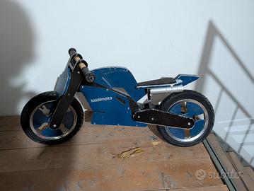 Moto in legno per bambini
