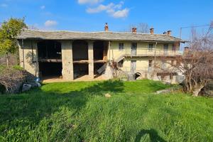 CASA SEMINDIPENDENTE A PRAROSTINO