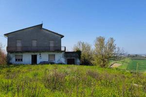 Rustico / Casale di 404 m² con 4 locali a Saludeci
